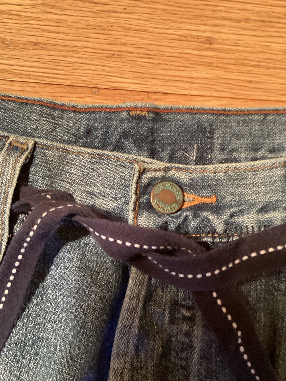Levi Plaid-Panel Skinny Signiture Jeans in Blue Denim - Picture 2 of 5